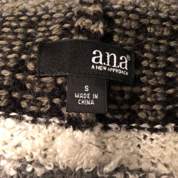 Beautiful Ana sweater vest - Picture 2 of 4